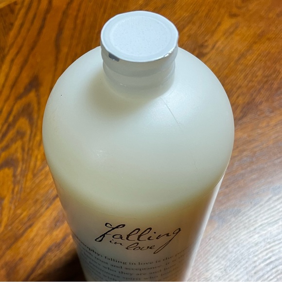 PHILOSOPHY FALLING IN LOVE 32oz Perfumed Olive Oil Body Scrub. Sealed with pump. - Picture 4 of 4